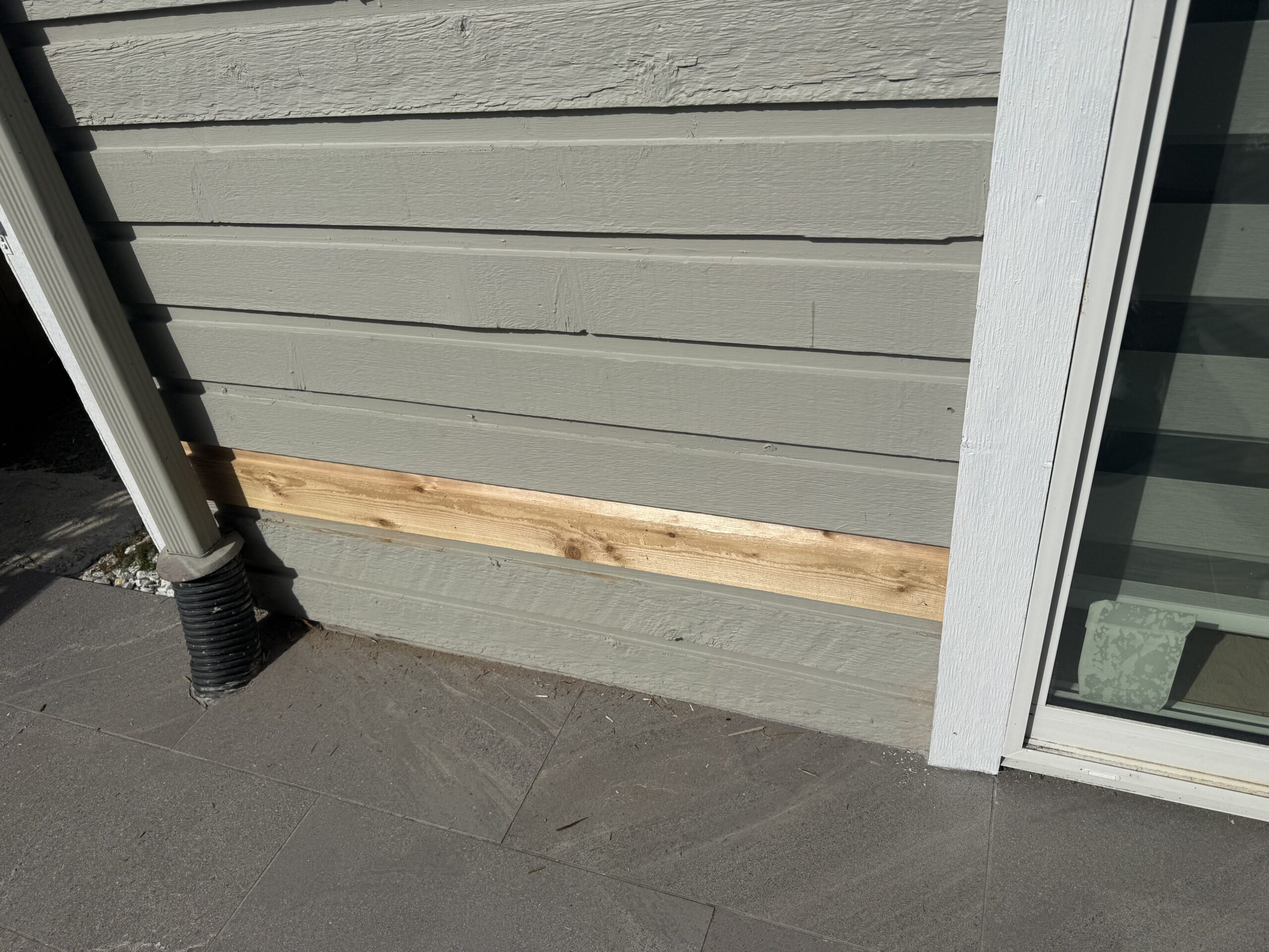 Exterior siding with exposed replacement area